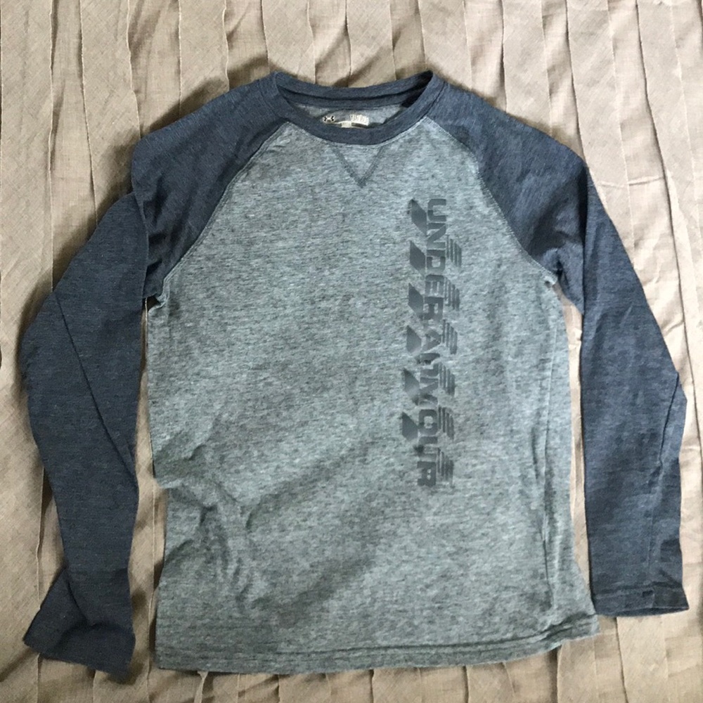 Boys underarmour shirt size ylg